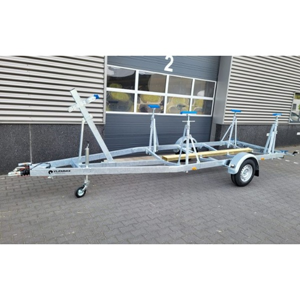 NR 10 VLEMMIX KIELBOOTTRAILER 1500KG LENGTE 6.3  M.